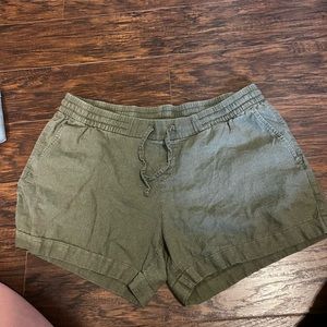 Old navy army green shorts size medium